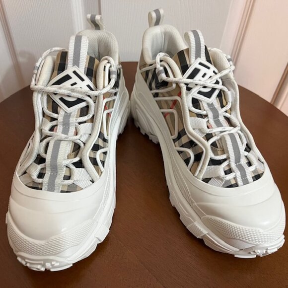 Burberry Arthur Sneakers (Size 7) - NWOT and Authentic - Picture 5 of 10